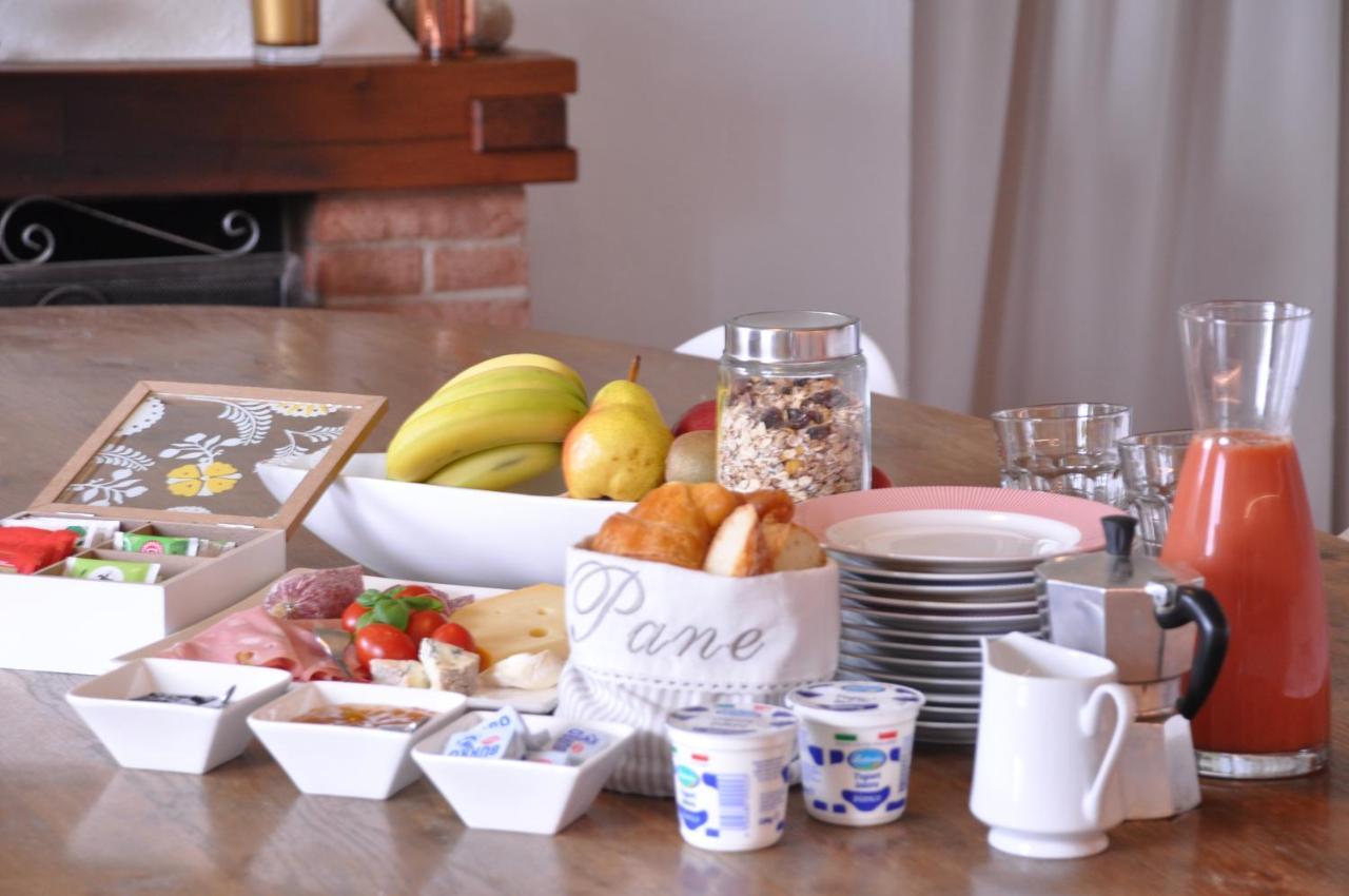 Bed and Breakfast Casa Langa Di Lola Mango Екстер'єр фото